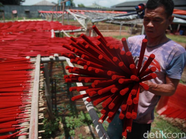 Permintaan Hio Dupa Meningkat Jelang Imlek, Begini Produksinya