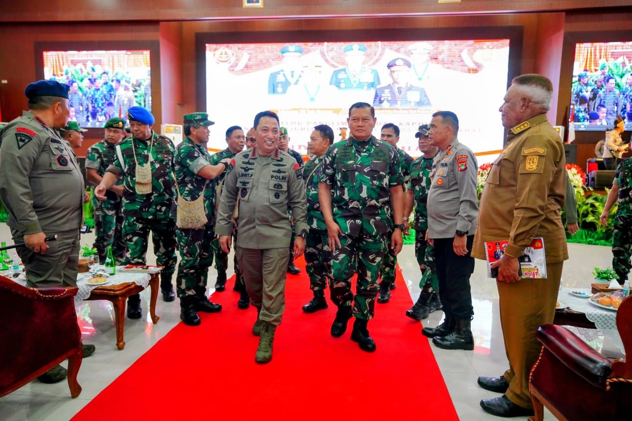 Kapolri Jenderal Listyo Sigit dan Panglima TNI Laksamana Yudo Margono kunker di Papua Barat