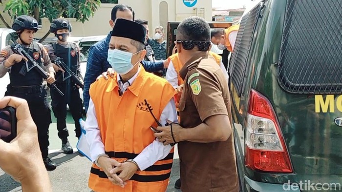 Karomani saat tiba di PN Tanjung Karang, Bandar Lampung.