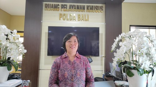 Kasubdit IV Ditreskrimum Polda Bali AKBP Ni Luh Kompiang Srinadi saat ditemui wartawan di Gedung Ruang Pelayanan Khususnya (RPK) Polda Bali, Selasa (10/1/2023). (I Wayan Sui Suadnyana/detikBali)
