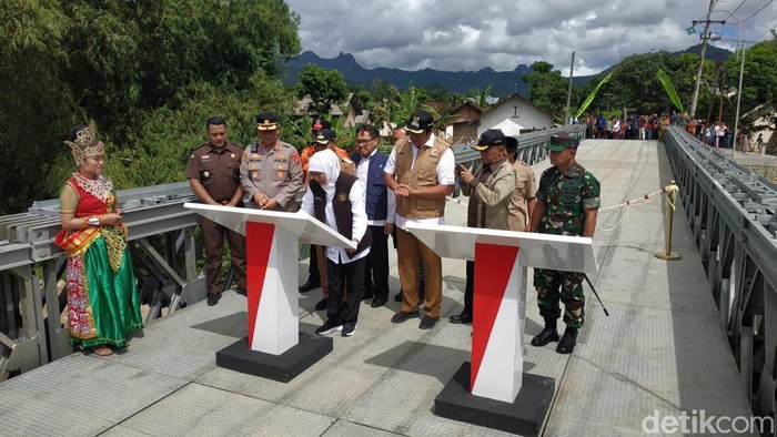 Khofifah resmikan jembatan Pacitan