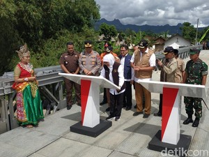 Resmikan 2 Jembatan di Pacitan, Khofifah Ingatkan Pentingnya Seduluran