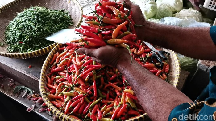 Komoditas cabai rawit merah di Pasar Wonosobo, Selasa (10/1/2023).