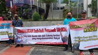 Kerugian itu diakibatkan karena harga pakan peternak yang naik tetapi harga jual di pedagang anjlok. Foto: Aulia Damayanti