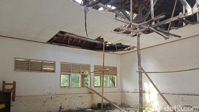 Kondisi Bangunan SDN 2 Margajaya di Kecamatan Pamarican, Kabupaten Ciamis, Jawa Barat yang memprihatinkan