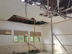 Tolong! Bangunan SD di Pamarican Ciamis Ambruk!