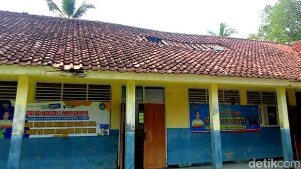Kondisi Bangunan SDN 2 Margajaya di Kecamatan Pamarican, Kabupaten Ciamis, Jawa Barat yang memprihatinkan