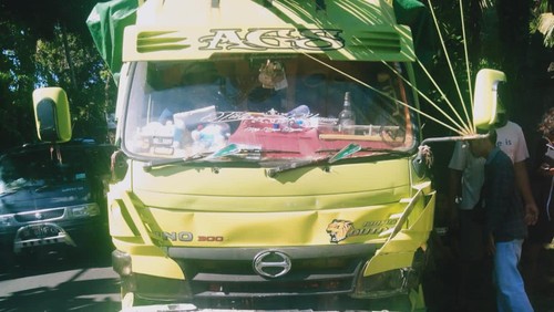 Kondisi truk yang mengalami kecelakaan beruntun di Jalur Amlapura-Denpasar, Desa Antiga Kelod, Kecamatan Manggis, Kabupaten Karangasem, Bali, Selasa (10/1/2023).