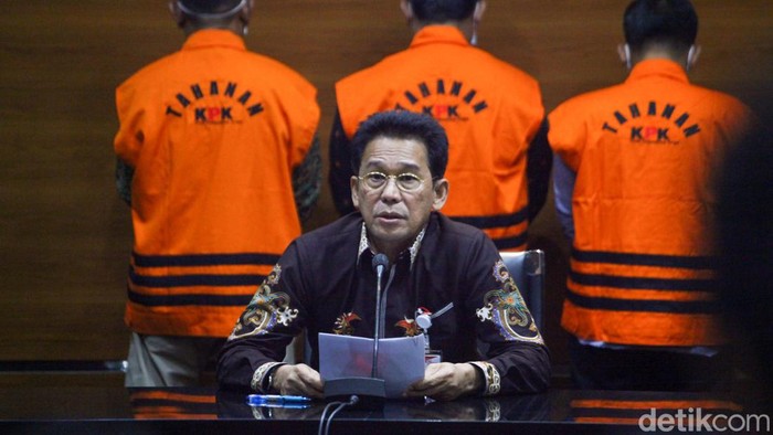 KPK Tahan 10 Tersangka Kasus Suap Ketok Palu RAPBD Jambi KPK menahan 10 tersangka kasus suap ketok palu RAPBD Jambi tahun 2017-2018. Kesepuluh tersangka adalah anggota DPRD Provinsi Jambi periode 2014-2019.