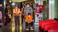 Sedangkan PR dan TR ditahan di Rutan KPK di Gedung Merah Putih. SH ditahan di Rutan Polres Jakarta Selatan.  