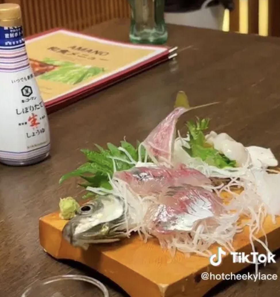 Makan Sashimi, Netizen Ini Tak Tega Lihat Ikan Masih Bergerak