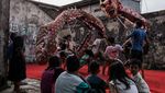 Melihat Sesi Latihan Tari Naga Jelang Tahun Baru Imlek di Bogor