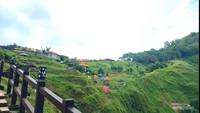 Pemandangan area kemping dan hotel Pantai Menganti.
