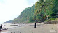 Pasir putih Pantai Menganti.