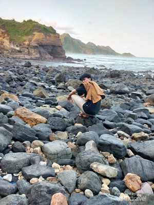 Menganti, Contoh Lengkap Wisata Pantai di Tengah Perbukitan