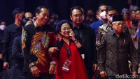 Ketua DPP PDI Perjuangan (PDIP) Puan Maharani menyebut dalam acara ini tidak mengundang partai politik (parpol) lain. Terkait itu, Puan meminta maaf kepada para ketua umum (ketum) parpol. Puan juga mengatakan setiap gelaran HUT PDIP selalu ada kejutan. Namun dia mengatakan kejutan itu hanya diketahui oleh Megawati seorang.
