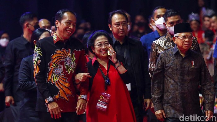 Partai Demokrasi Indonesia Perjuangan (PDIP) menggelar perayaan hari ulang tahun (HUT) ke-50 di JIExpo, Kemayoran. Acara ini dihadiri Presiden, Wapres dan sejumlah menteri, Selasa (10/1/2023).