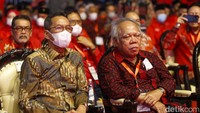 Menteri PUPR Basuki Hadimuljono dan Pj Gubernur DKI Heru Budi juga terlihat hadir.  