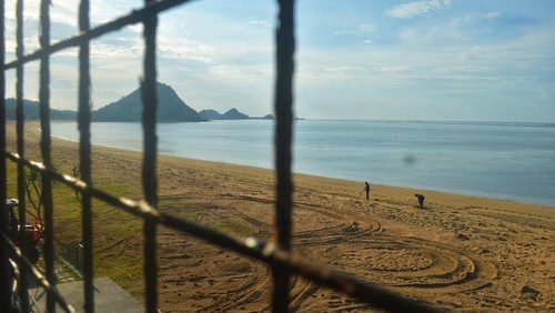 Pantai Kuta di Kawasan Ekonomi Khusus (KEK) Mandalika. Lombok Tengah, NTB.