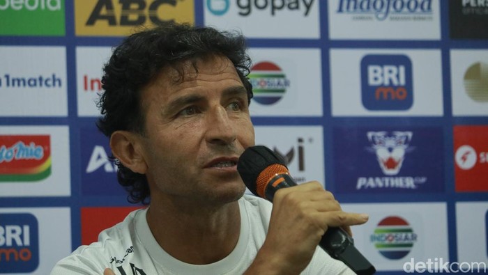 Pelatih Persib Bandung Luis Milla.
