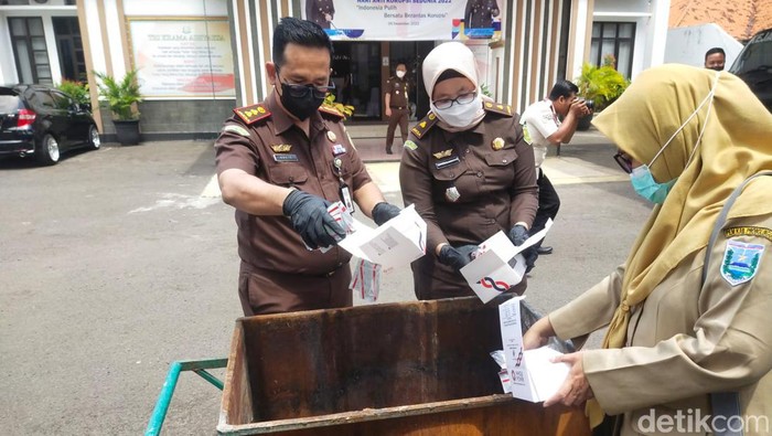 pemusnahan rapid test kit COVID-19 kedaluwarsa