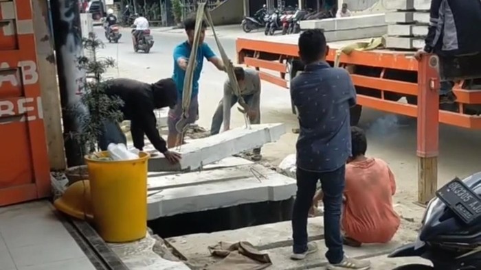 Pengerjaan drainase di Jalan Denai yang dikeluhkan warga (Foto: Iistimewa)