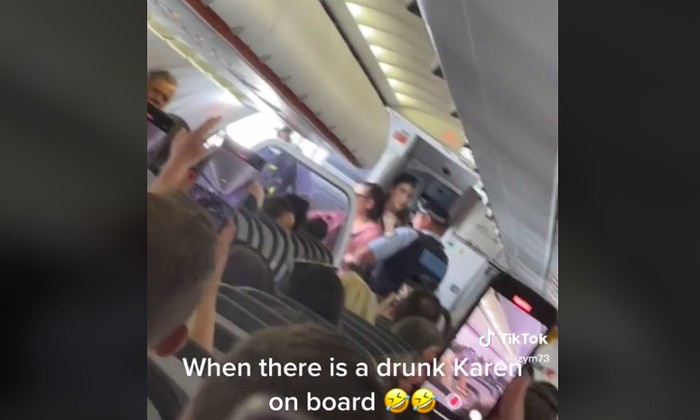 Penumpang Jetstar mabuk