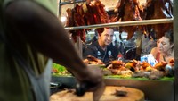 Pariwisata menyumbang hampir 20 persen dari pendapatan nasional sebelum pandemi, dan pembatasan perbatasan yang ketat pada puncak krisis kesehatan berdampak buruk pada hotel, restoran, dan operator tur di seluruh negeri.