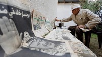 Diketahui Talal Taha telah mengumpulkan koran selama setengah abad. Kini, tumpukan 25 ribu koran harian telah ia kumpulkan di lotengnya.  