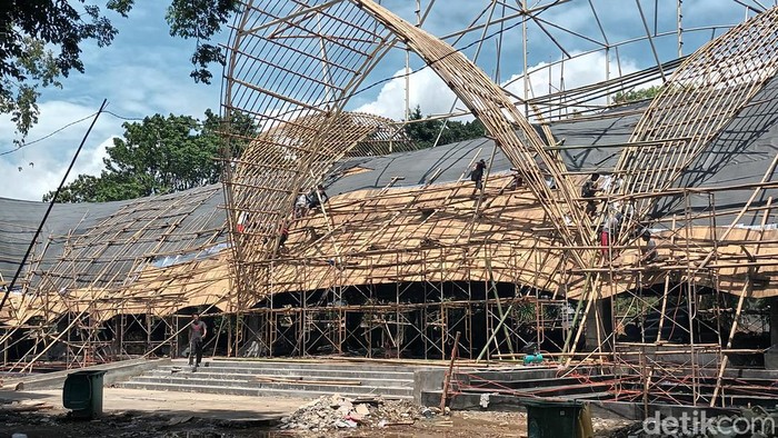 Proses pembangunan Solo Safari, Selasa (10/1/2023).