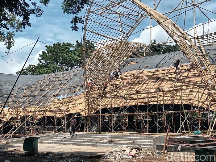 Proses pembangunan Solo Safari, Selasa (10/1/2023).