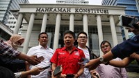 Kuasa hukum Partai Solidaritas Indonesia Francine Widjojo memberikan keterangan pers usai menyerahkan berkas permohonan sebagai pihak terkait atas gugatan sistem Pemilu proporsional terbuka. Sebelumnya delapan partai politik di parlemen sepakat menolak sistem proporsional tertutup di Pemilu 2024.