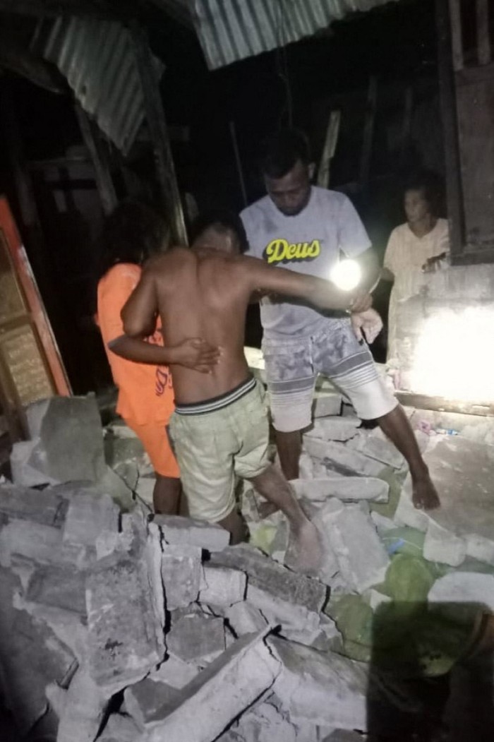 Gempa berkekuatan magnitudo (M) 7,9 mengguncang Maluku Tenggara Barat. Gempa mengakibatkan sejumlah rumah rusak.