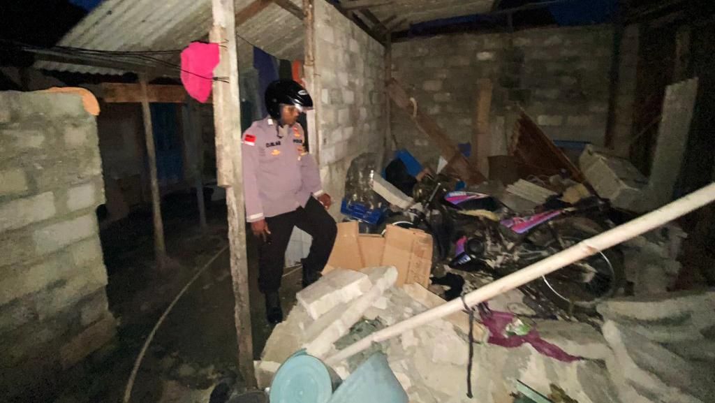 Penampakan Rumah Rusak Akibat Gempa M 7,5 di Maluku