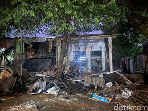 Warga Ngamuk Rusak Rumah Remaja Bunuh Bocah untuk Dijual Organnya