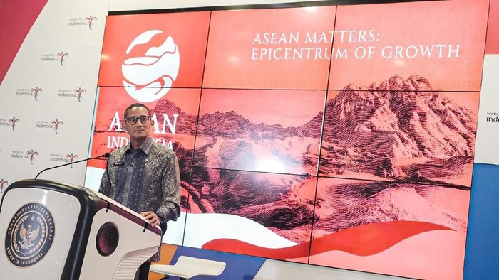 Menteri Pariwisata dan Ekonomi Kreatif Sandiaga Salahuddin Uno dalam The Weekly Brief With Sandi Uno, Gedung Sapta Pesona, (9/1/2023).