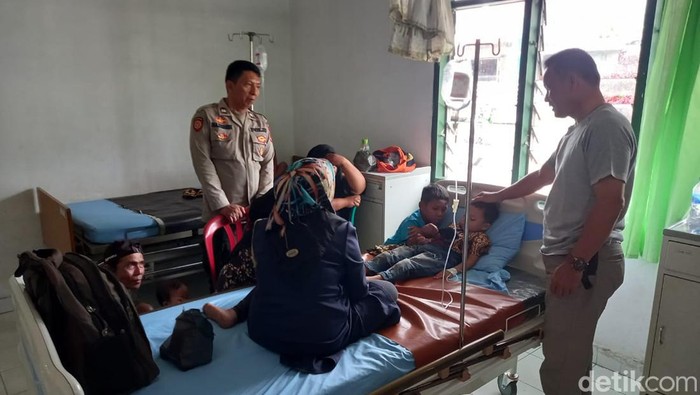 Sebanyak 20 anak di Madina, Sumut diduga keracunan usai memakan bakso bakar.