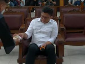 Ferdy Sambo Nangis, 28 Tahun Jadi Polisi hingga Bawa-bawa Penghargaan