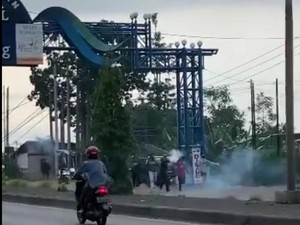 Geger Aksi Tawuran Saling Lempar Petasan di Perbatasan Kendal-Batang