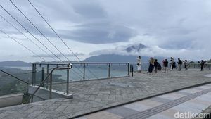 Bangunan Baru di Kaldera Gunung Batur, Teras Pandang ke Danau