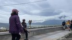 Bangunan Baru di Kaldera Gunung Batur, Teras Pandang ke Danau