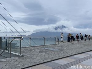 Bangunan Baru di Kaldera Gunung Batur, Teras Pandang ke Danau