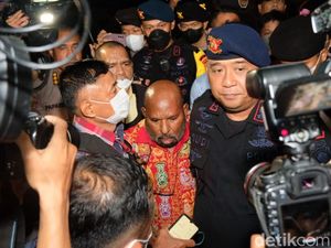 12 Hal Tentang Lukas Enembe Ditangkap KPK saat Makan Siang Papeda di Restoran