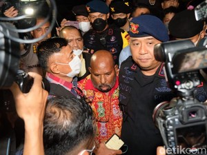 12 Hal Tentang Lukas Enembe Ditangkap KPK saat Makan Siang Papeda di Restoran