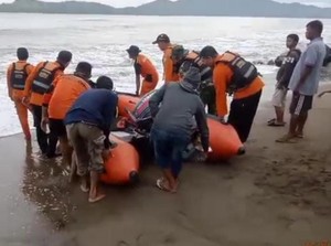 Liburan di Pantai Buko, Siswa SMP di Bolmut Hilang Terseret Ombak