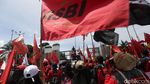 Tolak Perpu Cipta Kerja, Massa Buruh Geruduk Gedung DPR