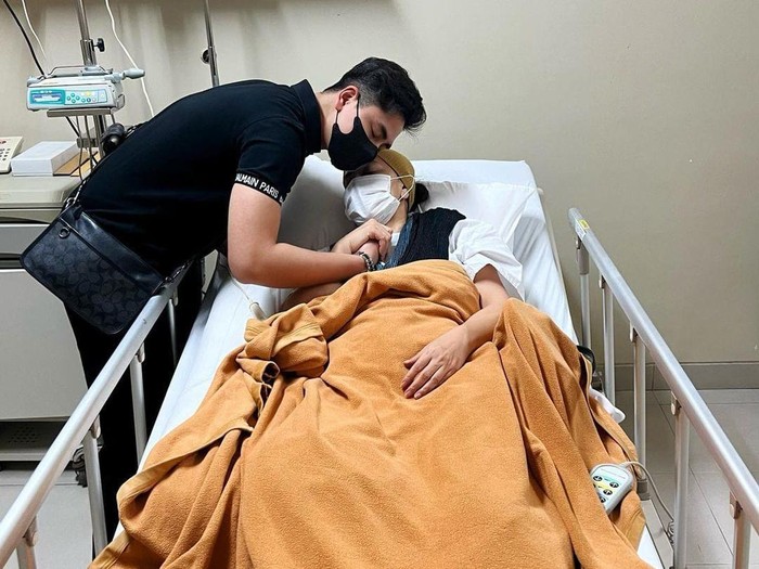 venna melinda saat dirawat di rs mitra keluarga