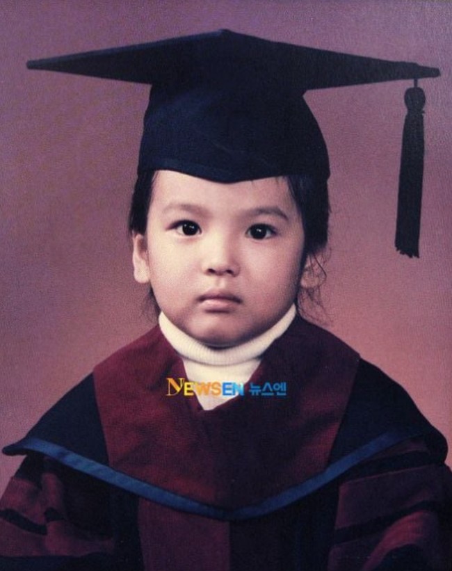 Pemain drama Korea The Glory itu tak banyak berubah. Song Hye Kyo terlahir dengan mata besar dan hidung mancung. Foto: dok. theqoo