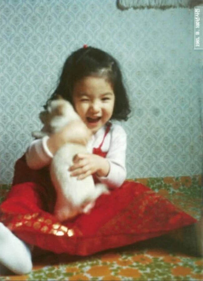 Sejumlah netizen Korea menyorot masa lalu Song Hye Kyo setelah memuji aktingnya dalam drama Korea Netflix, The Glory. Foto: dok. theqoo