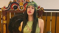 Saat jadi tamu dalam konten YouTube Sekolah Ngawur, Zoe Levana bercerita sempat mewakili Indonesia dalam ajang Supermodel International di Thailand tahun lalu. (Foto: dok Instagram)